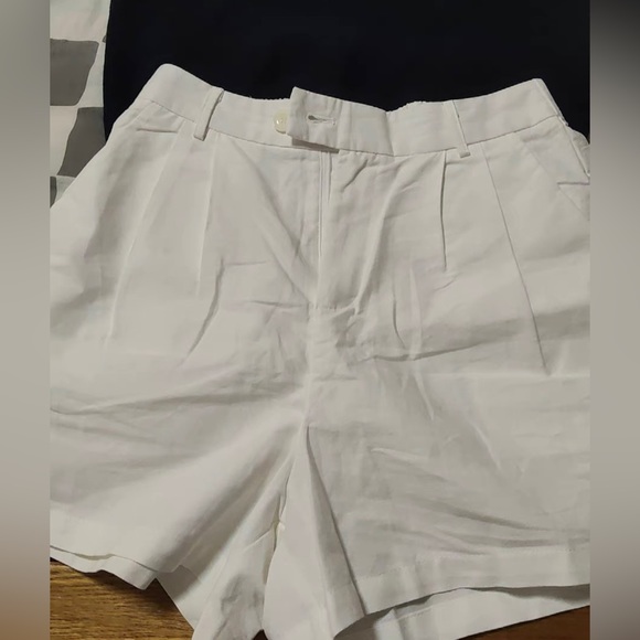 Pink pleated shorts - Picture 3 of 7